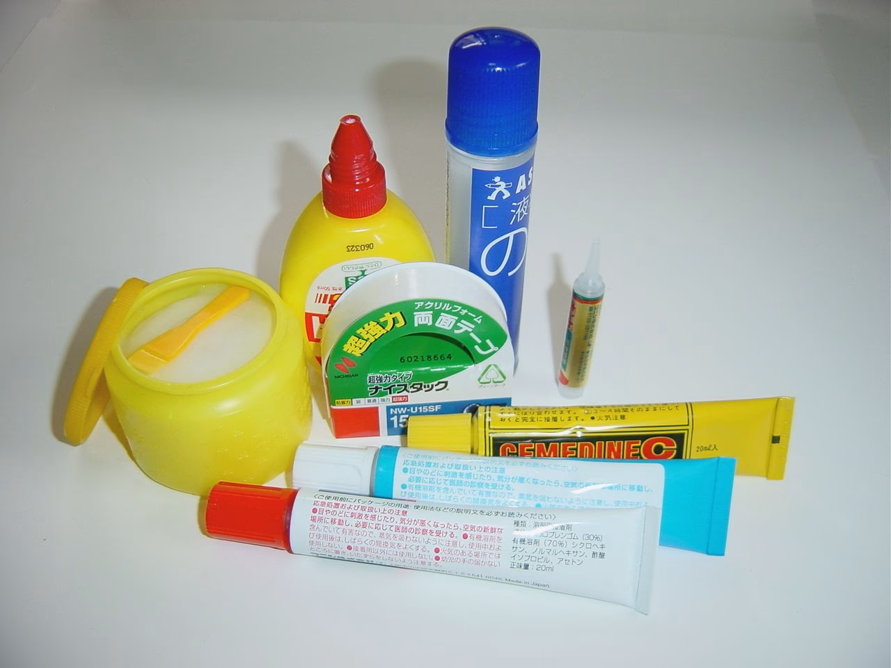 ¿Qué es un adhesivo?