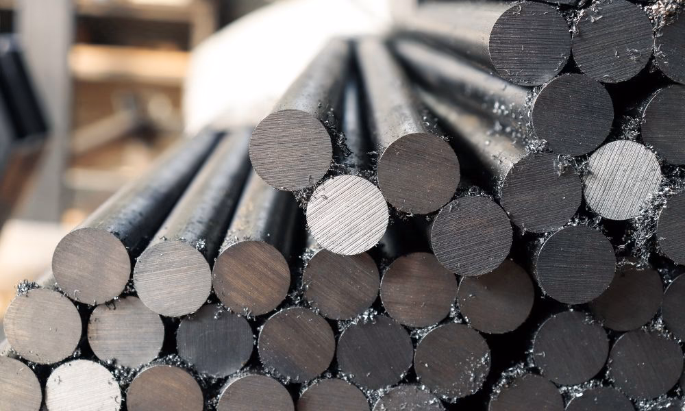 What is the difference between a metal and an alloy?