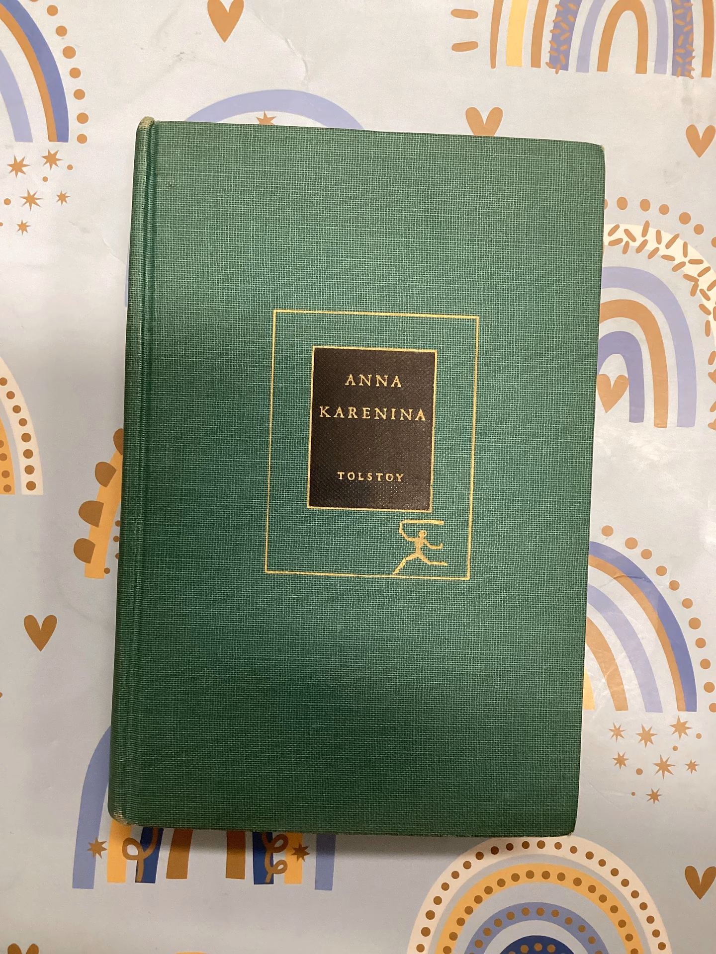 ¿Qué imagen abre y cierra la novela de Ana Karenina?