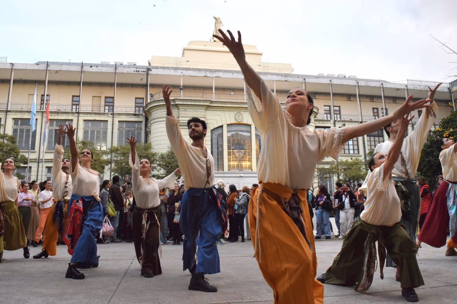¿Cuáles son los artistas confirmados de Santa Fe de Antioquia?