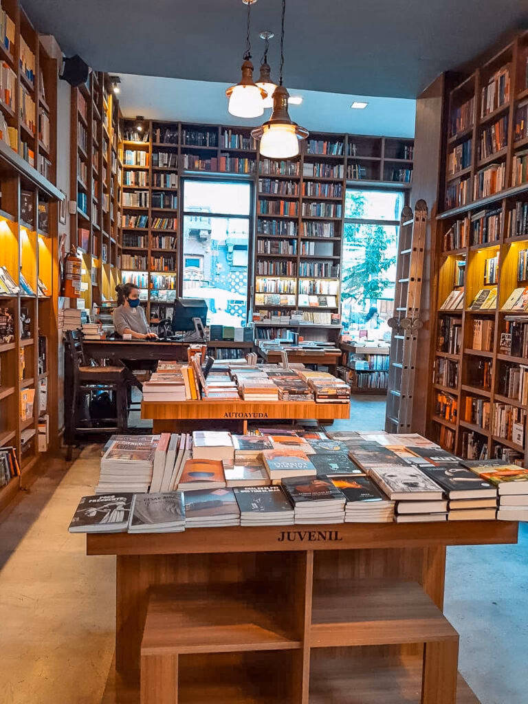 ¿Dónde se encuentra la librería Borges?