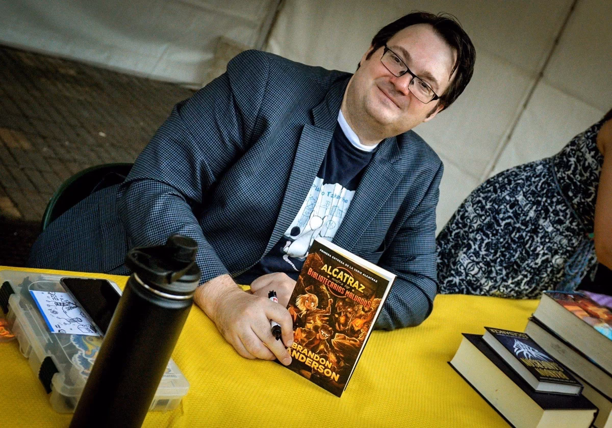 ¿Dónde enseña Brandon Sanderson?