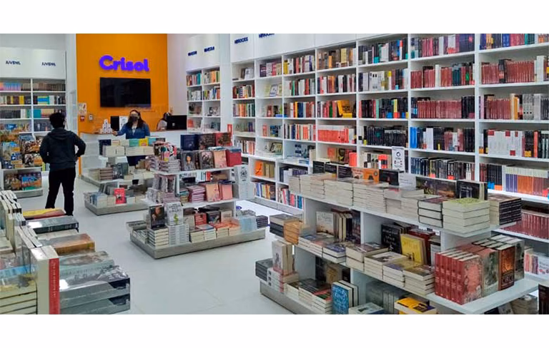 ¿Quién es el dueño de la cadena de librerías la central?