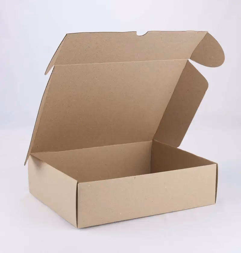 ¿Cuáles son los elementos necesarios para hacer una caja de cartón duro?