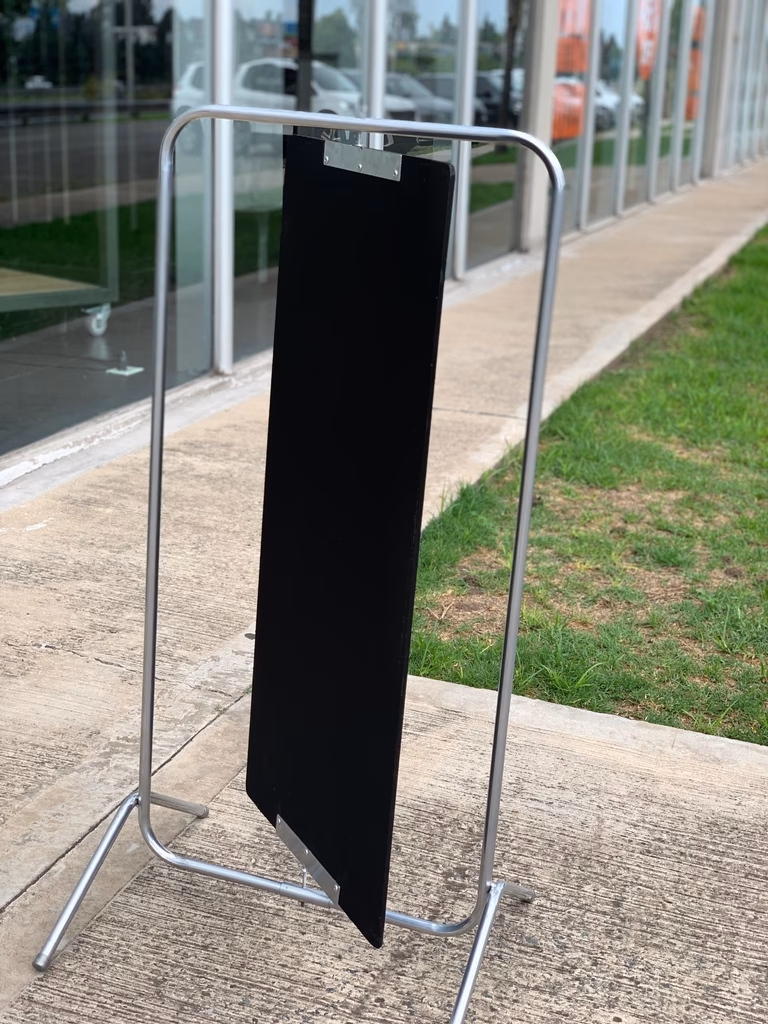 ¿Qué son los carteles de chapa?