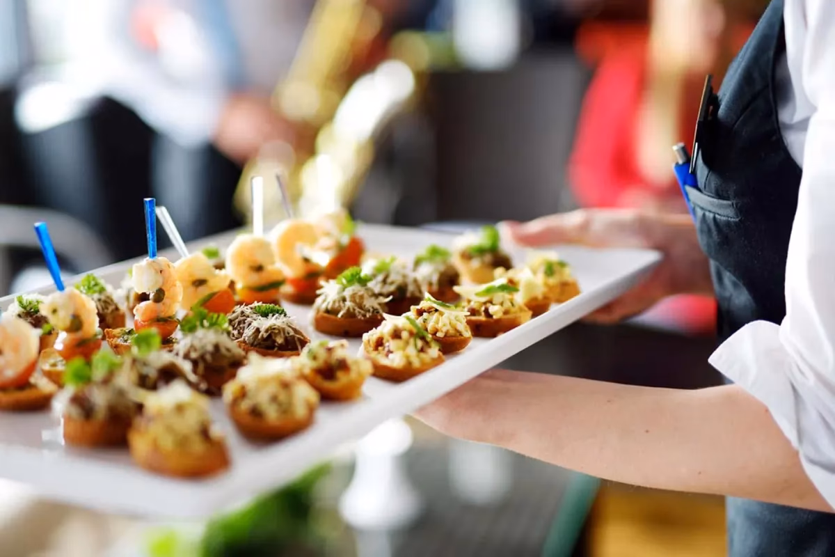 ¿Qué ofrece Orange catering a sus clientes?