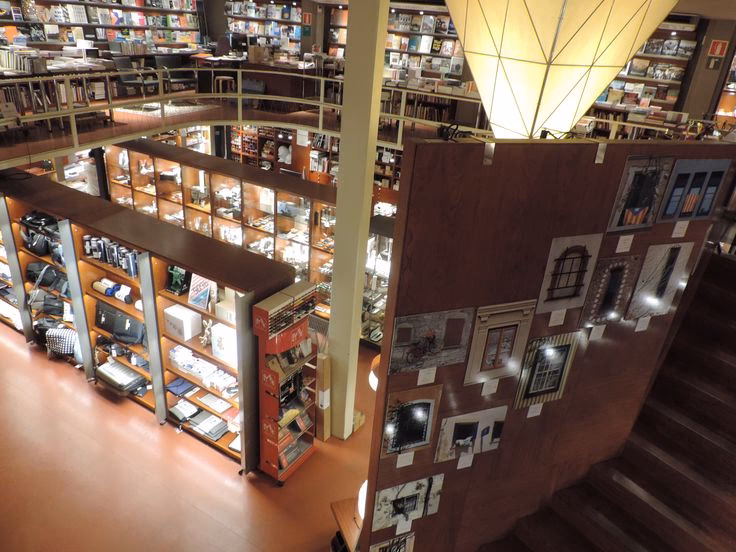 ¿Cuándo se creó el Colegio Oficial de arquitectos en Granada?