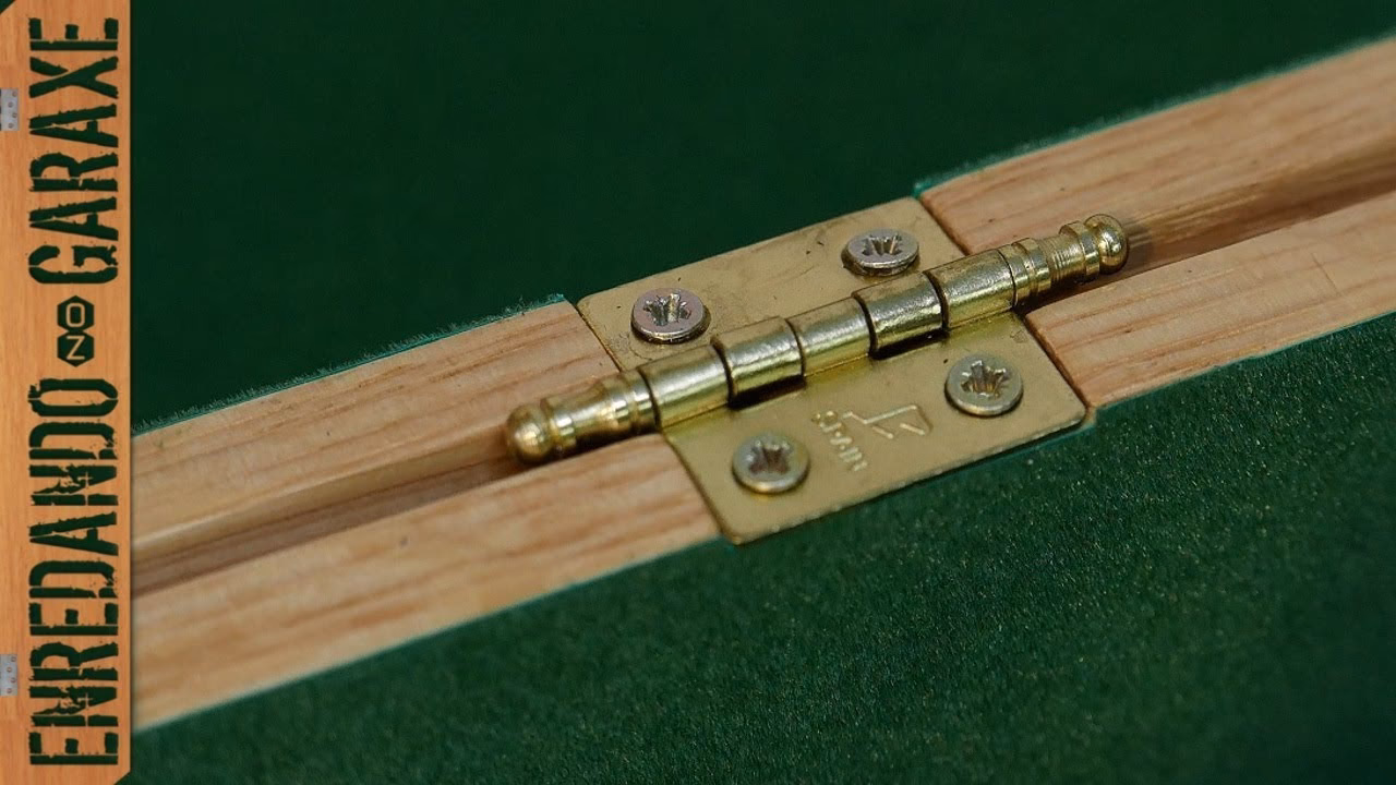 ¿Cómo se fija la bisagra?