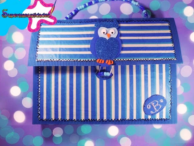 ¿Cómo hacer un portafolio de cartón?