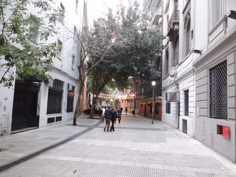 ¿Quién es el de Pasapalabra en la librería caótica?