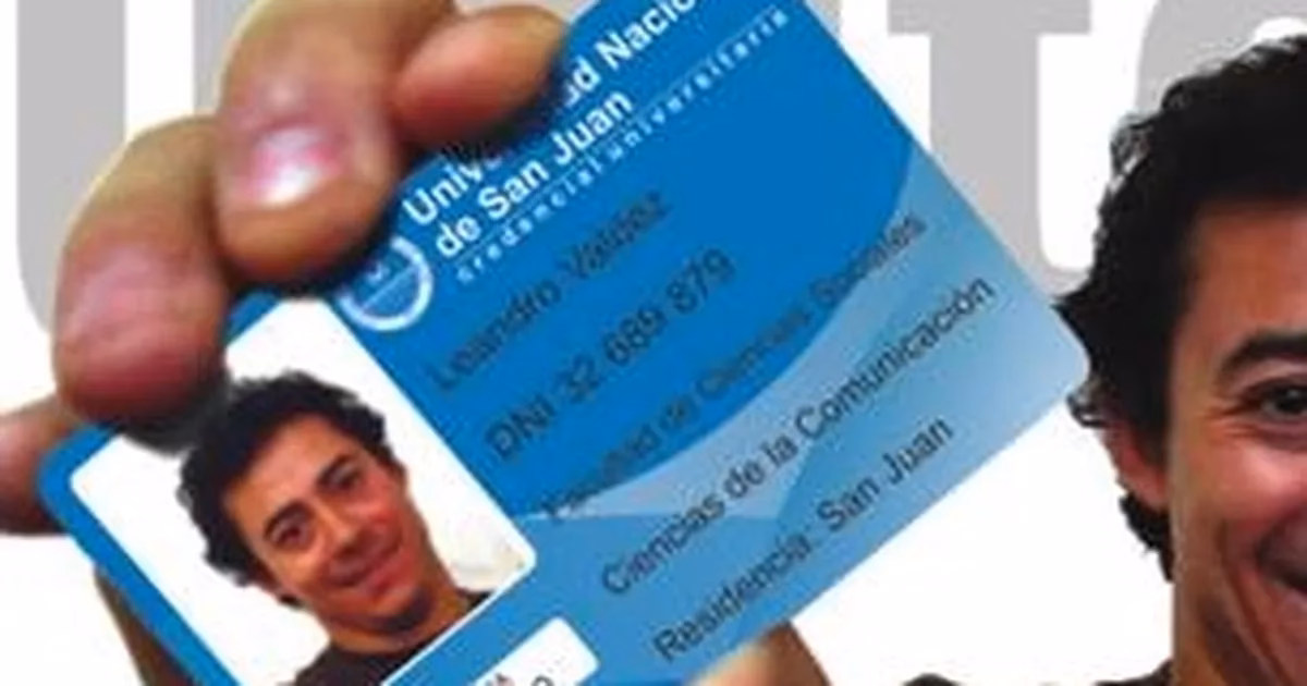 ¿Qué credencial deben presentar los alumnos y docentes de San Juan?