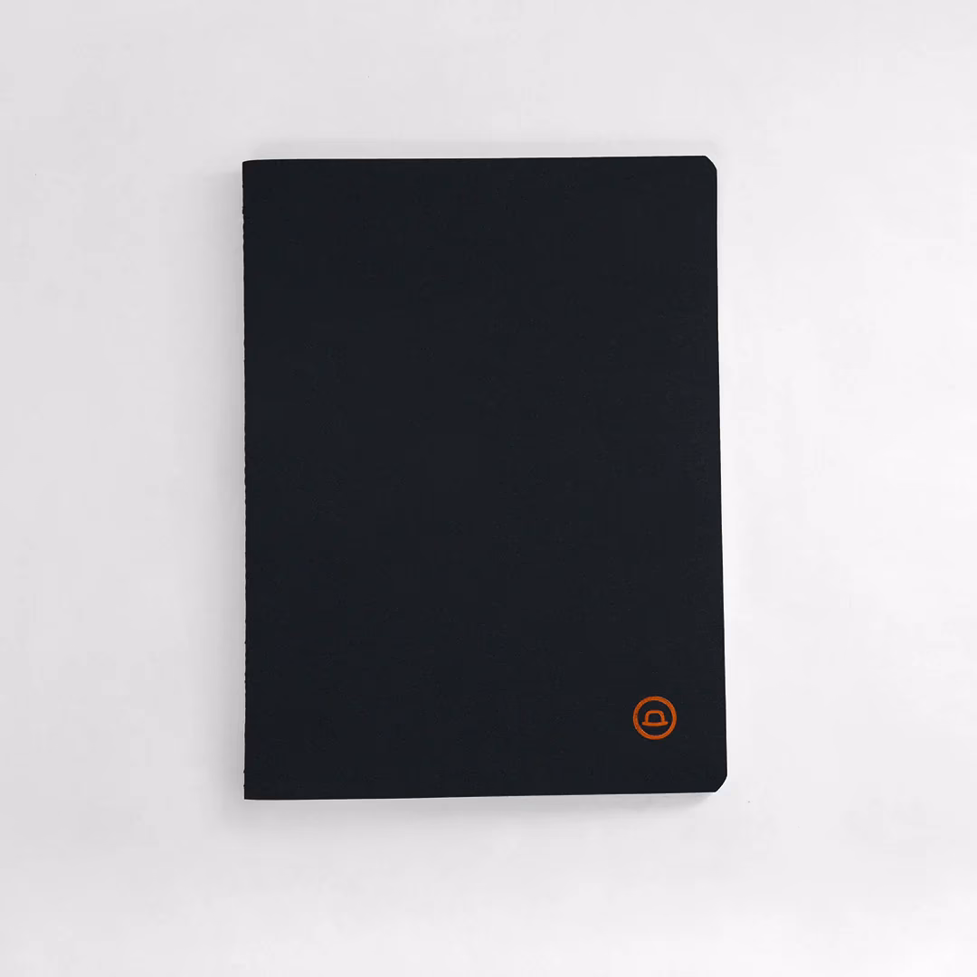 ¿Cuántas hojas tiene un cuaderno negro?