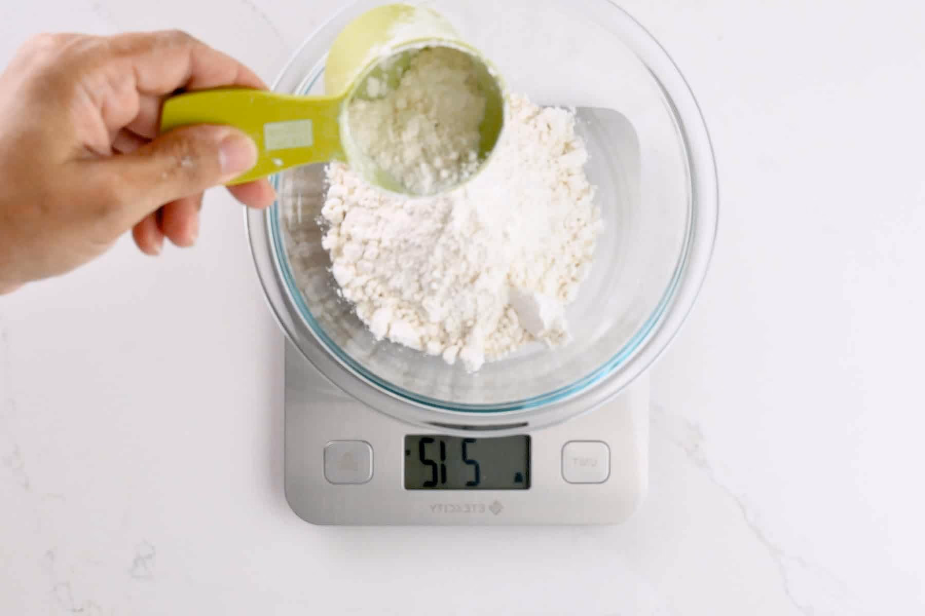 ¿Cuántas tazas de azúcar tiene un confitero?