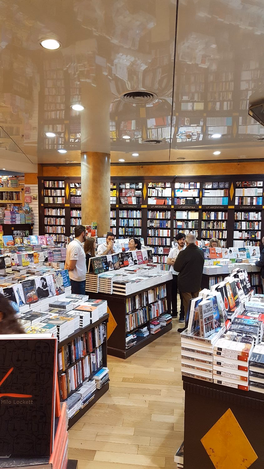 ¿Qué información se requiere para adherirse al programa de Cúspide Libros S.A.U.?