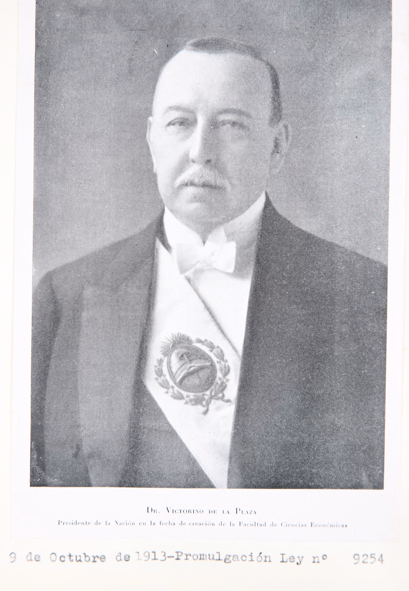 ¿Qué guerras conmemora la plaza El Víctor?