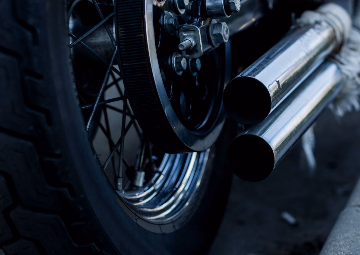 ¿Qué pasa si tengo un ciclomotor sin tubo de escape?