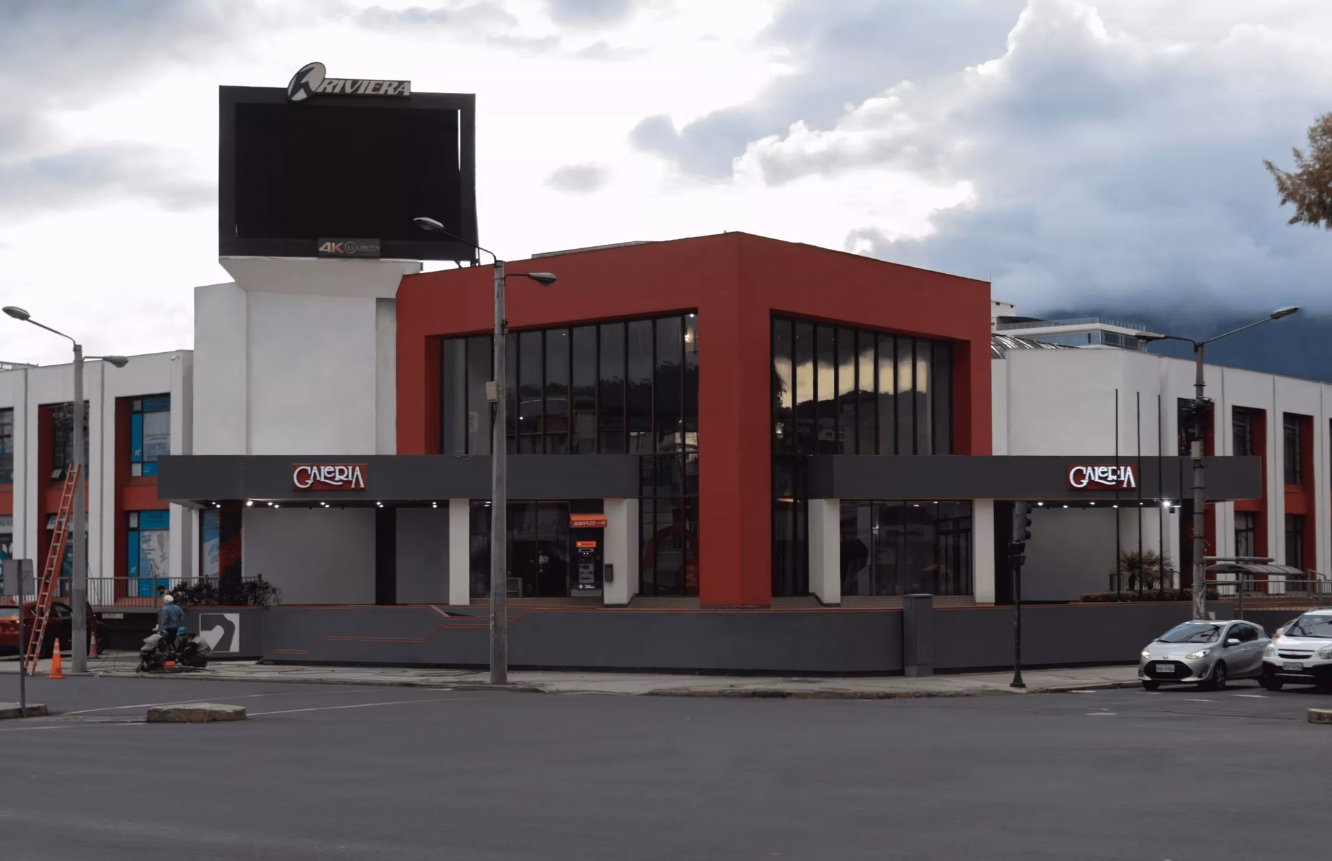 ¿Cuáles son los niveles de la galería comercial?