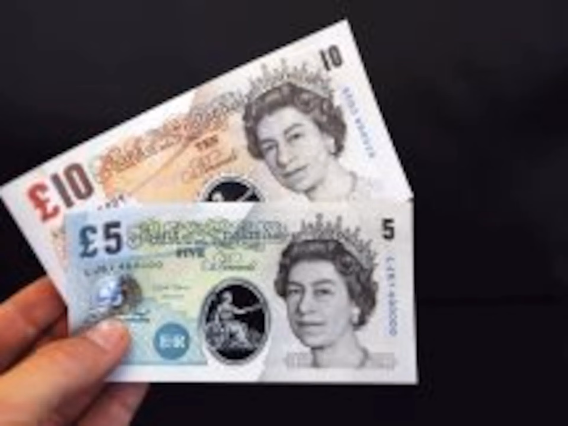 ¿Cuántos peniques tiene una libra esterlina?