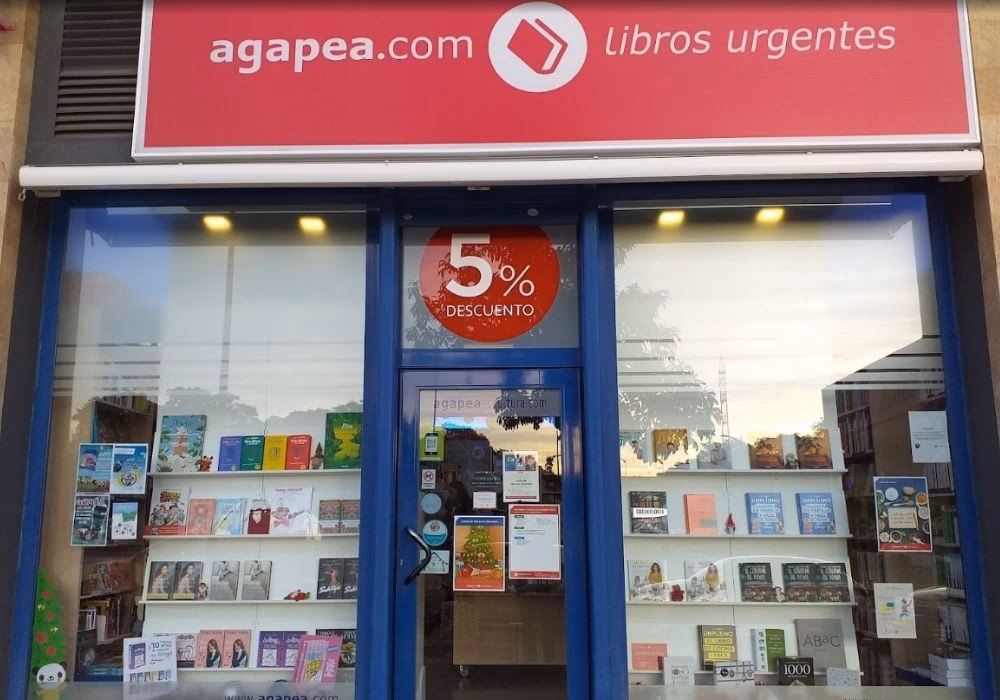 ¿Cuántos títulos ofrece librería Agapea a sus clientes?