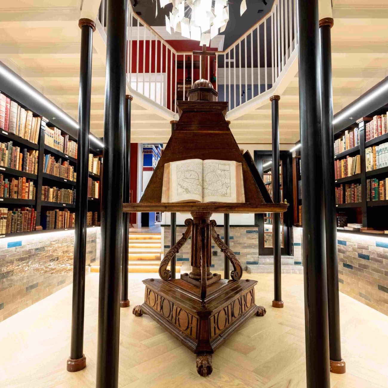 ¿Qué servicios ofrece librería Astarloa?