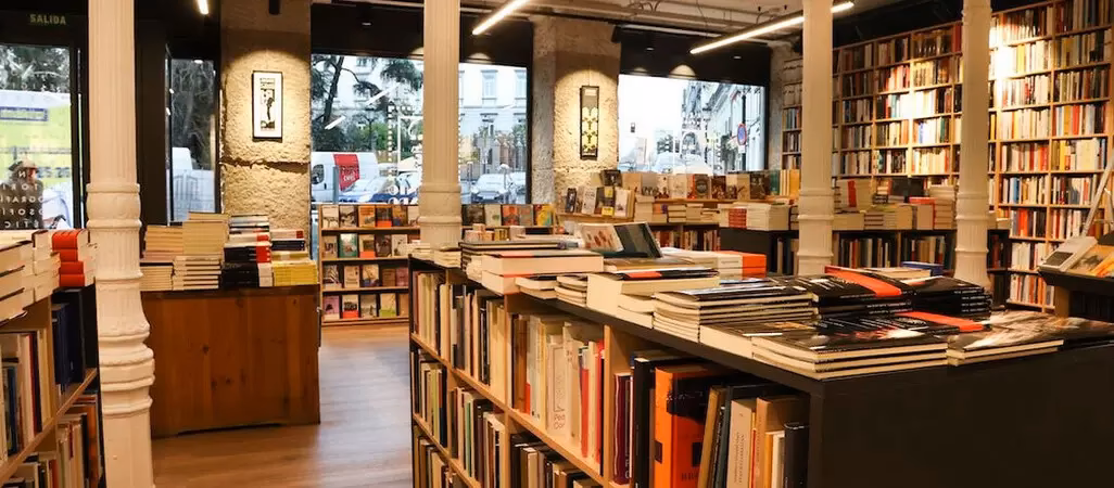 ¿Cuándo abre Machado Libros?