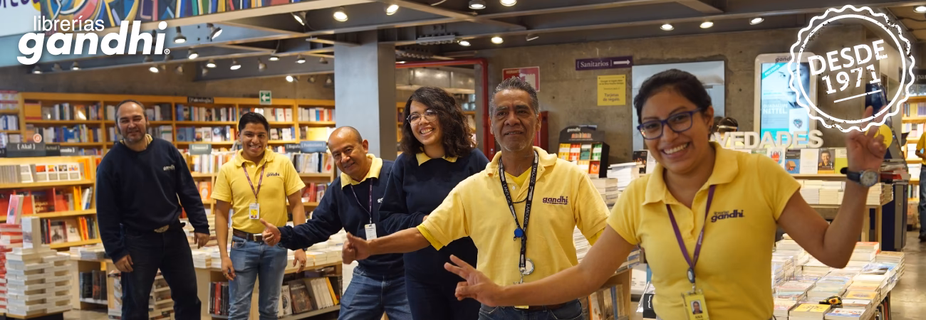 ¿Qué hacen los empleados de la librería?
