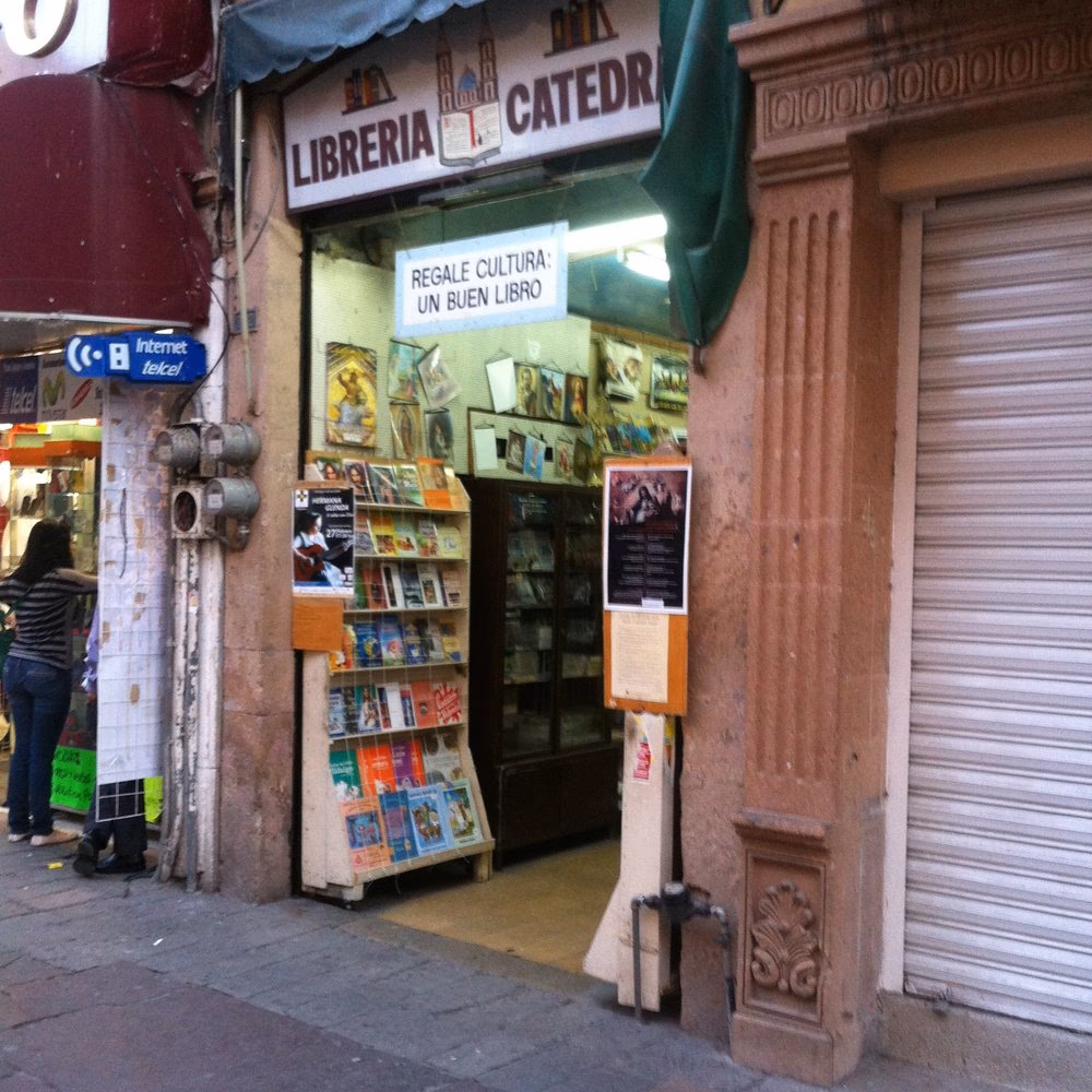 ¿Cuáles son los horarios de atención de librería centro?