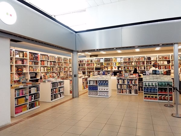 ¿Dónde se encuentra Cúspide Libros?