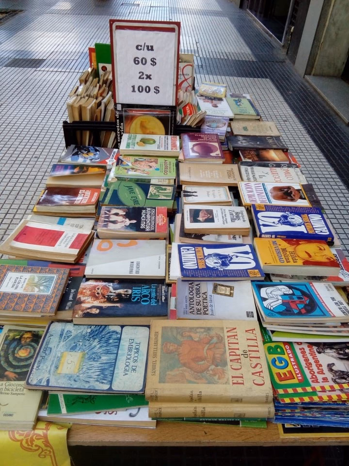 ¿Por qué cerrará la Librería de las Luces?