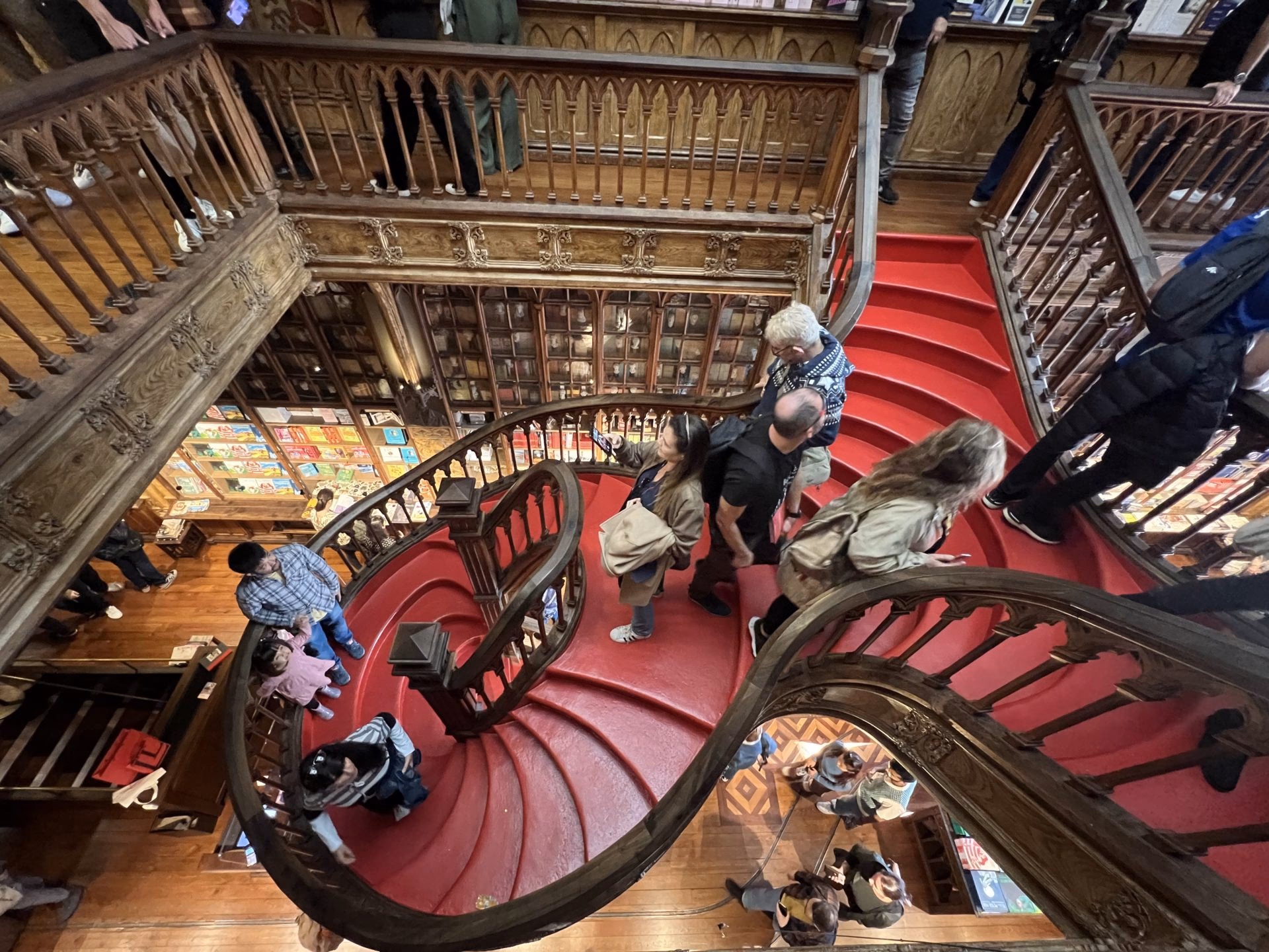 ¿Quién fundó la segunda librería más antigua de Lisboa?