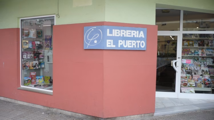 ¿Quién financia el proyecto de librería el puerto?