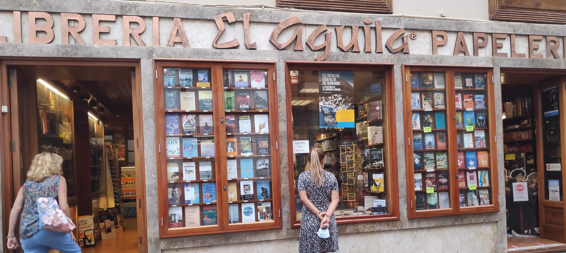 ¿Dónde se encuentra la librería El Aguila?