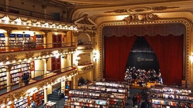 ¿Cómo contribuye el diseño de las sucursales al Ateneo?