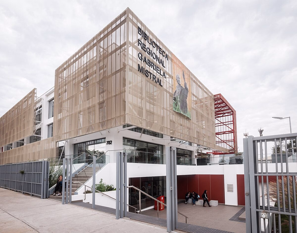 ¿Cuál es la religión de Gabriela Mistral?