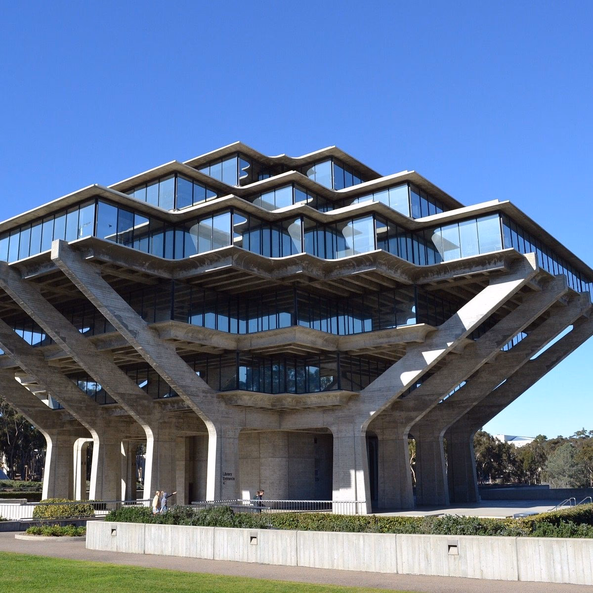 ¿Dónde se encuentra la librería Guardia?