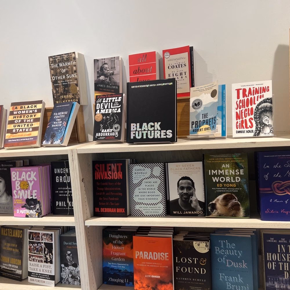 ¿Dónde se encuentra Librería Española Cia. Ltda?