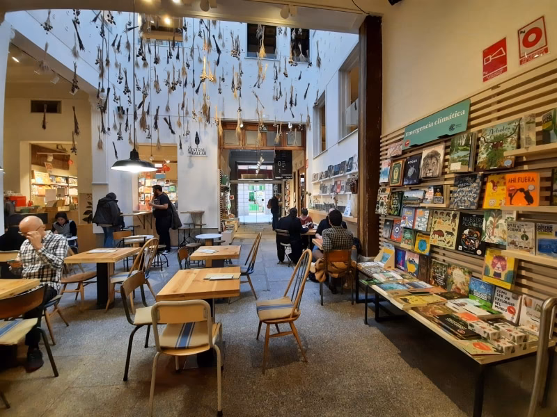 ¿Cuáles son las oficinas de Books Center Librerias en Madrid?