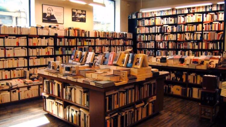 ¿Qué hay en el jardín de la librería la central?