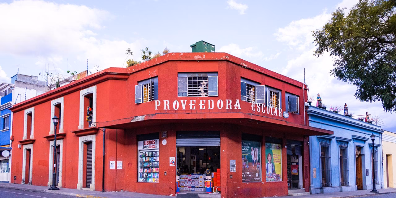 ¿Cuáles son las empresas líderes en el ramo de librerías en Oaxaca?