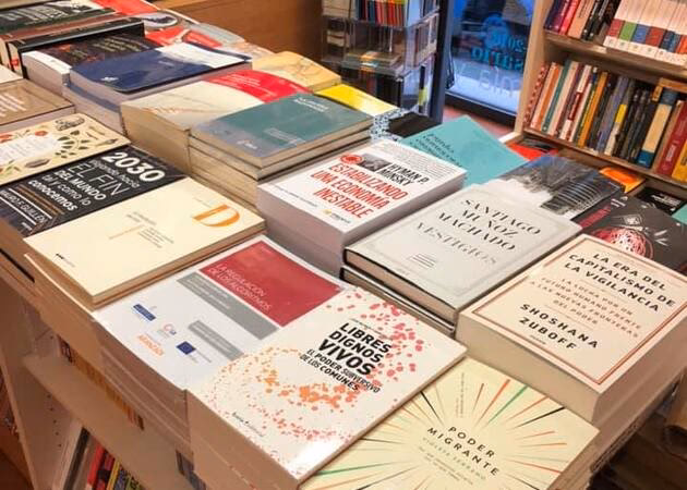 ¿Qué disciplinas son esenciales en la librería Pons?