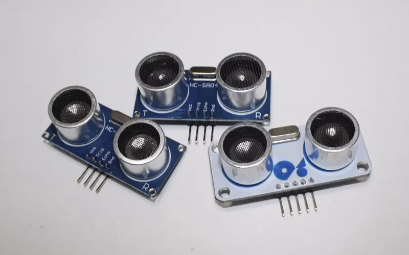 ¿Qué parámetros entrega el objeto newping?