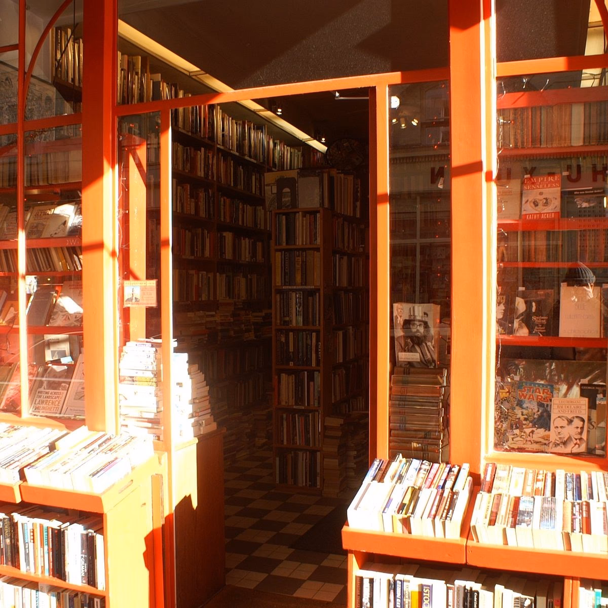 ¿Cómo puedo llamar a una librería en Concordia?