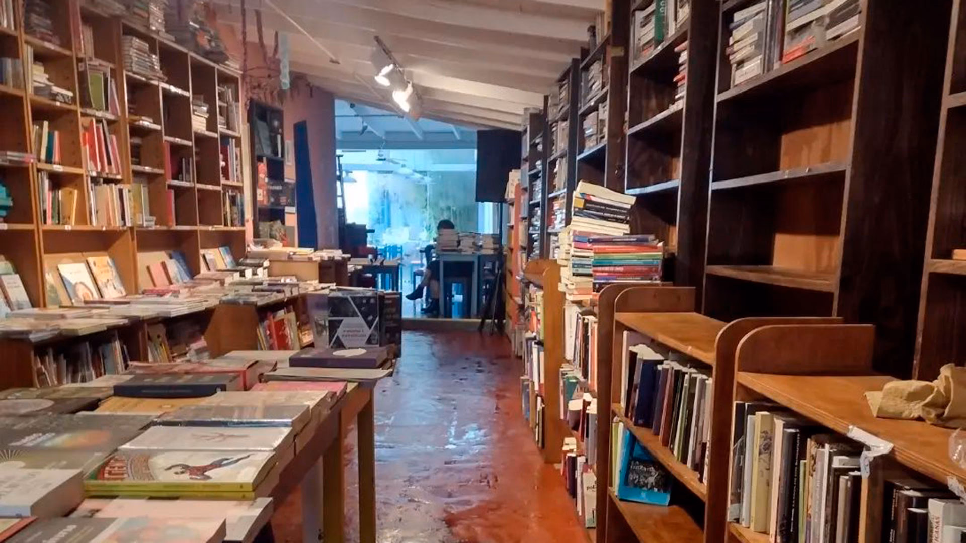 ¿Dónde se encuentra la librería de San Isidro?