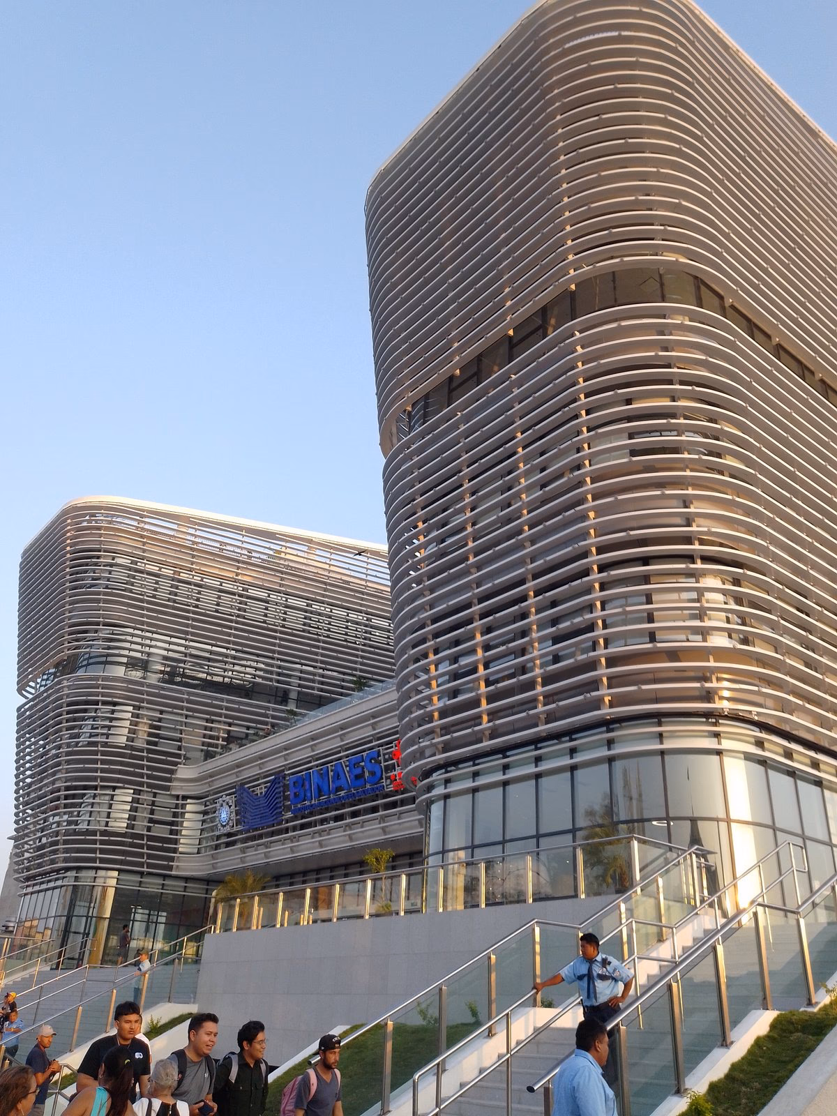 ¿Dónde se encuentra la mayor variedad de libros y regalos en El Salvador?