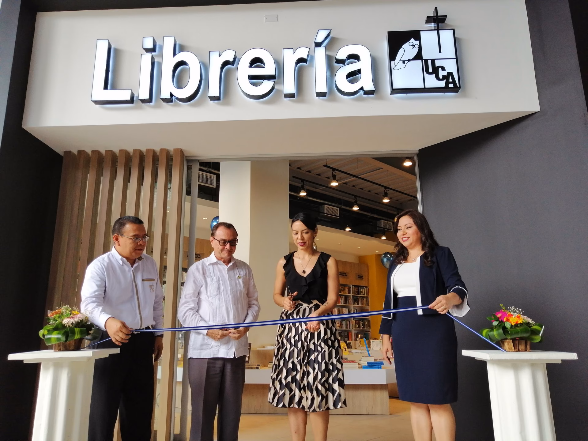 ¿Qué ofrece la librería UCA de El Salvador?