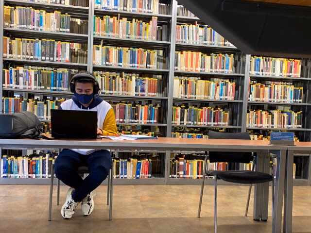 ¿Cómo puedo comprar libros en Uniandes?