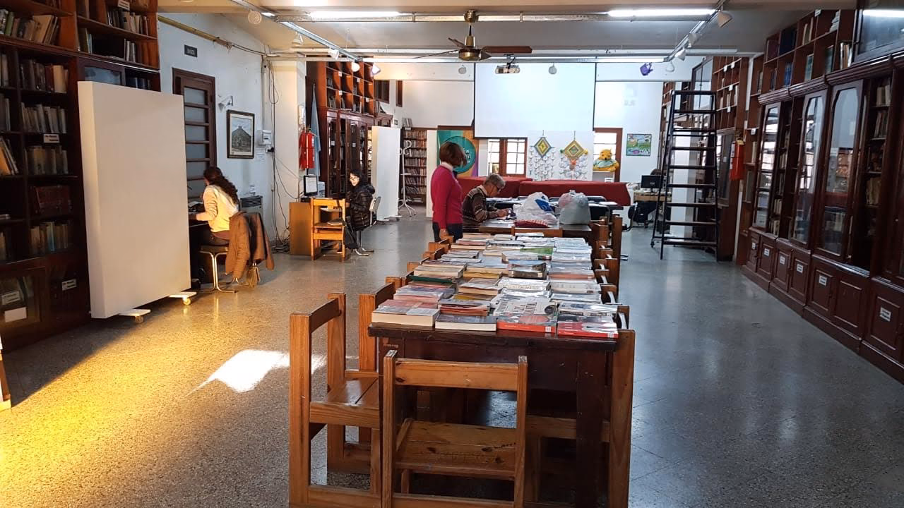 ¿Dónde se encuentra la librería de Zaragoza?