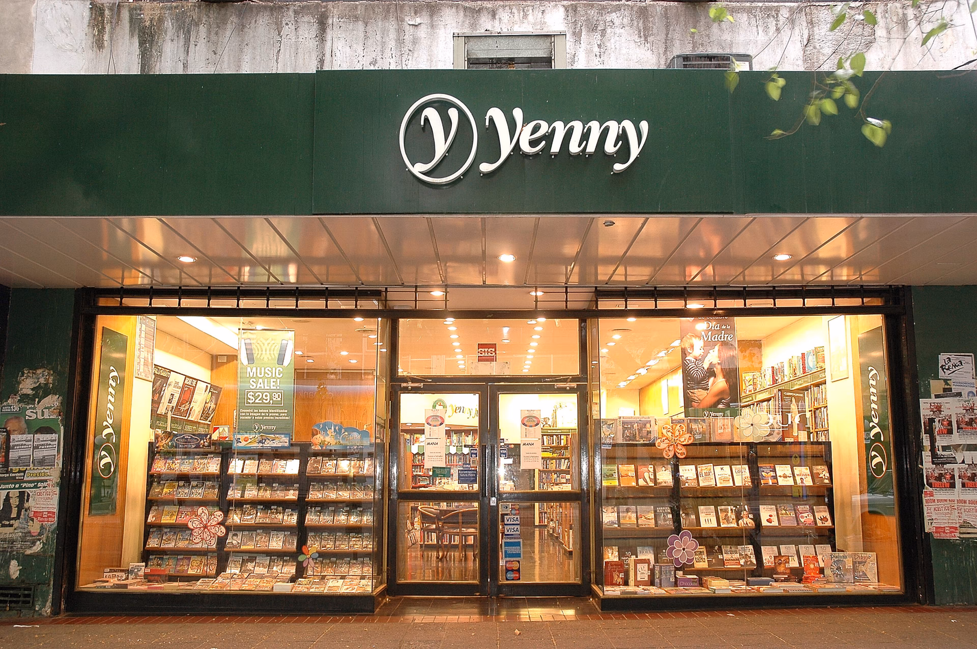 ¿Qué ofrece la librería Yenny El Ateneo?