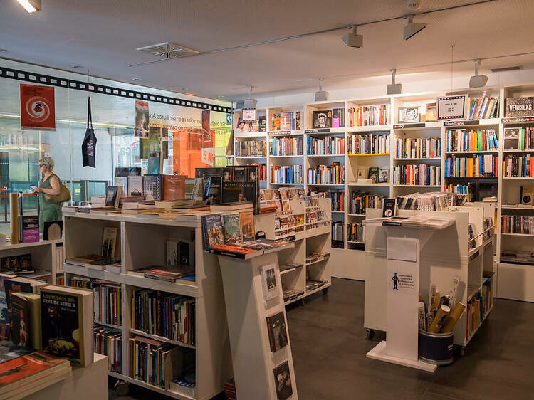 ¿Cuáles son las tiendas abiertas los domingos?