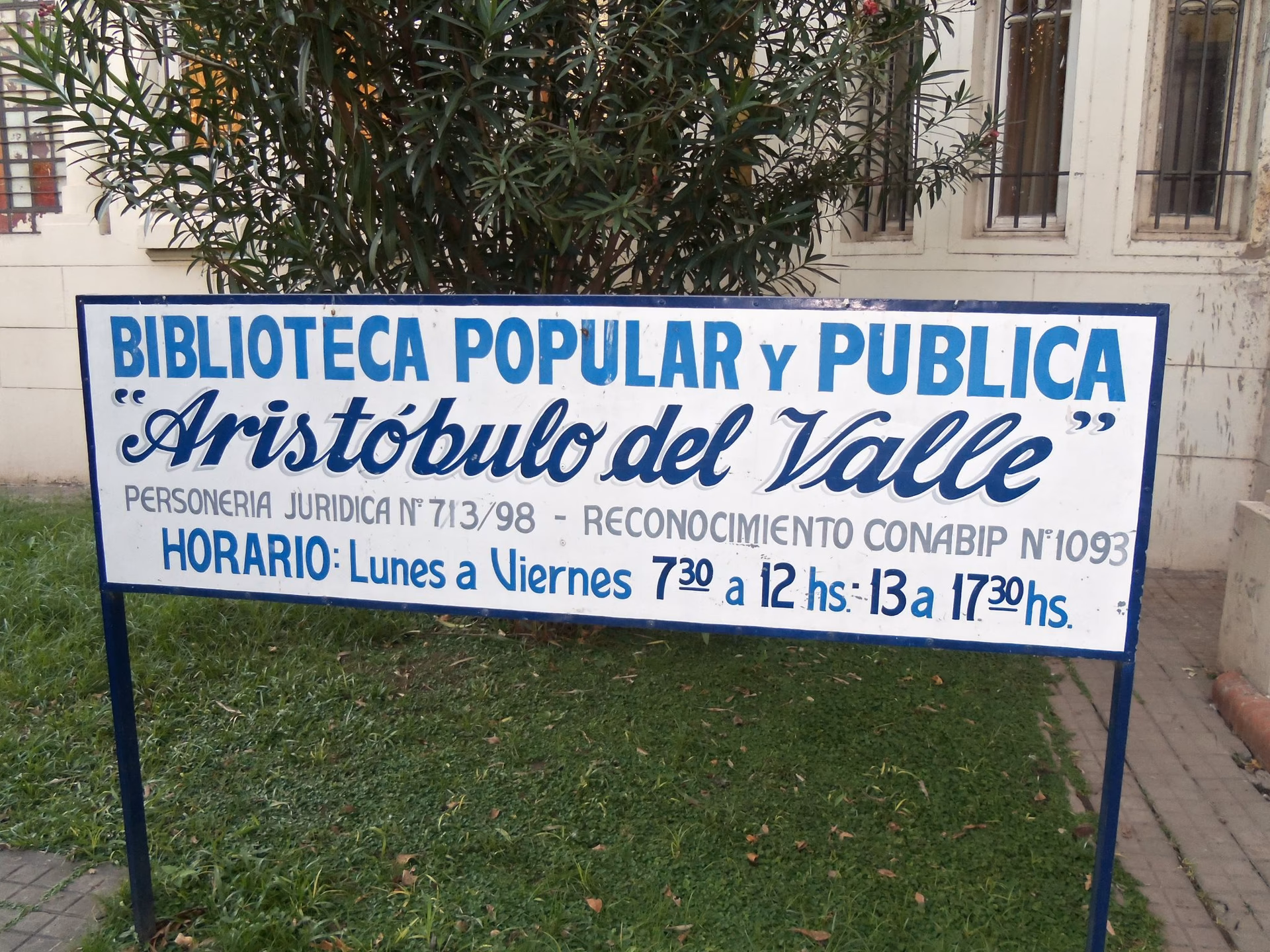 ¿Cuántos establecimientos hay en la Avenida Aristóbulo del Valle?